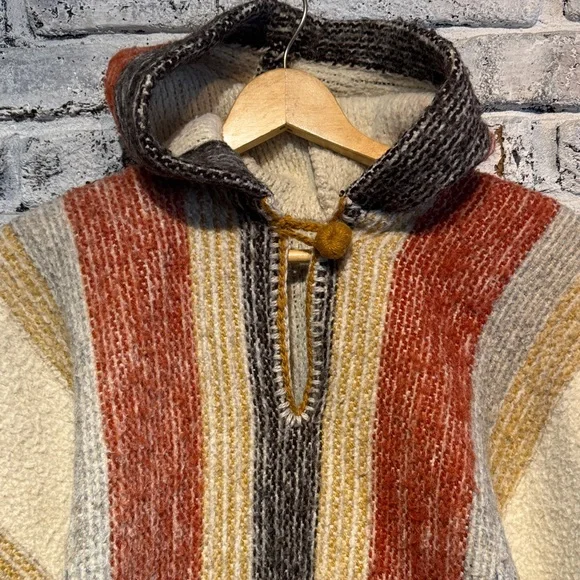 Poncho - Picture 2 of 8